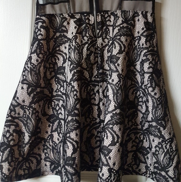 Super cute dress with sheer cutouts L - Picture 3 of 4